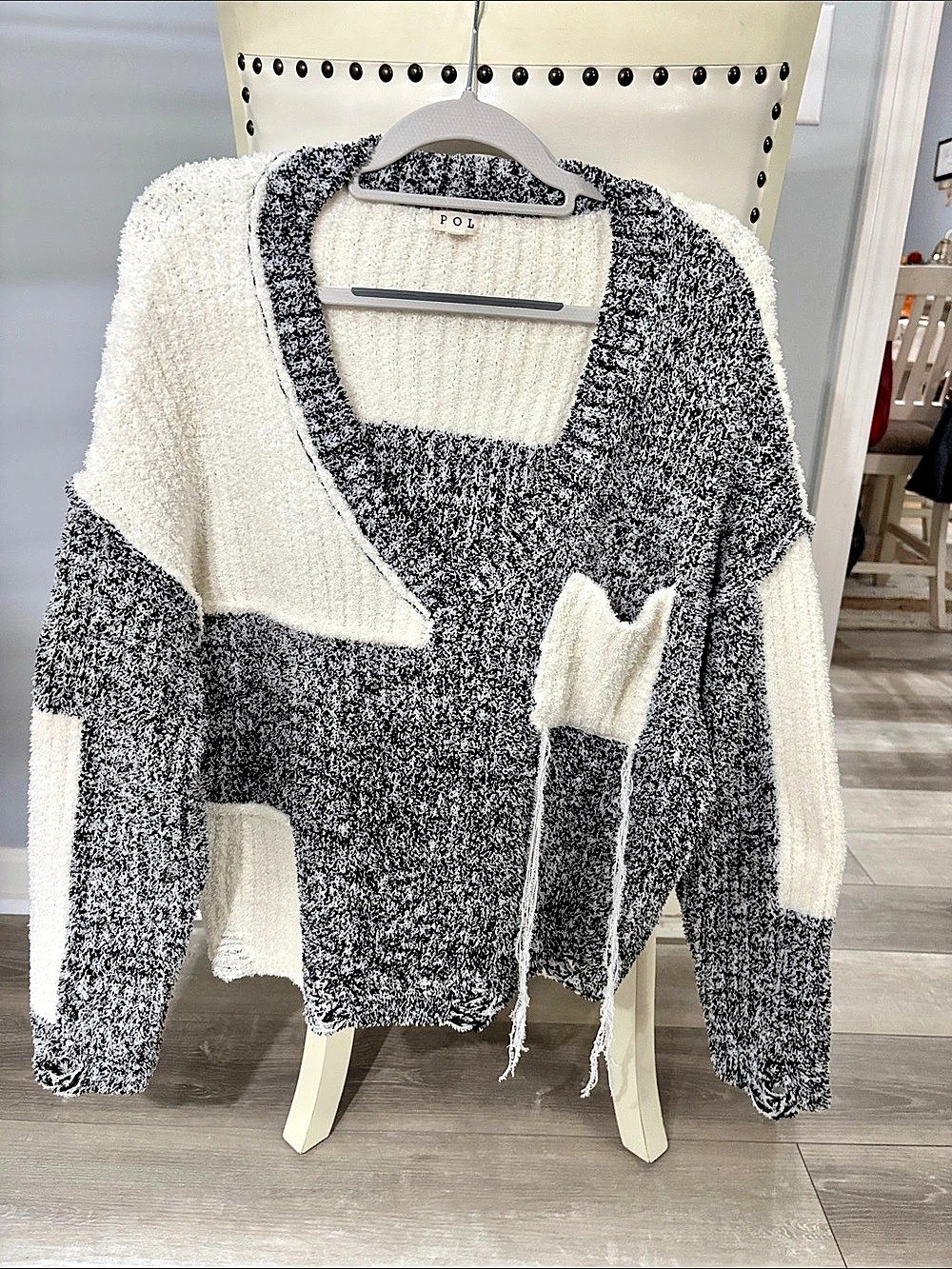 POL Distressed Color Block V-Neck Sweater Black & White Size Medium